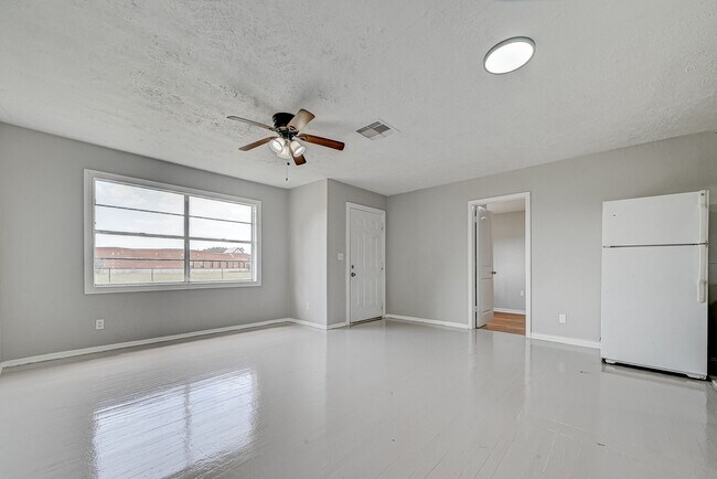 Building Photo - Coming soon! Affordable spacious 4BD/2BA single-family house!