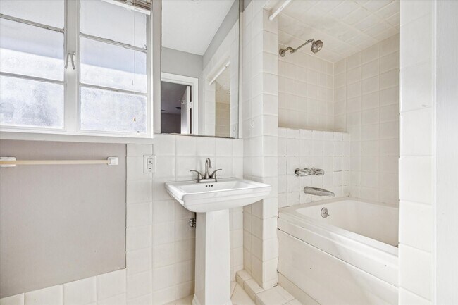 Building Photo - 2712 W Holcombe Blvd