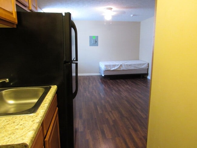 Building Photo - 1100 RES