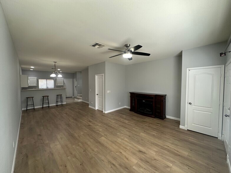 Building Photo - 17610 N 17th Pl