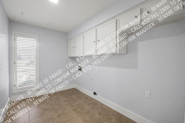 Building Photo - 9145 Drumcliffe Ln