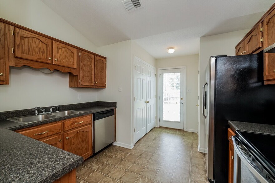 Building Photo - 1614 Central Trails Dr