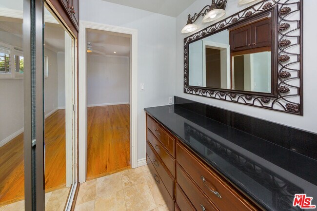 Building Photo - 9808 Hillgreen Pl