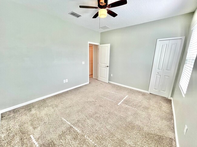 Building Photo - Upscale 3Beds/2.5Baths Townhouse living in...