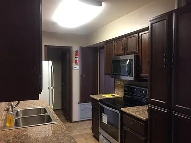 Building Photo - 200 Lodge Dr