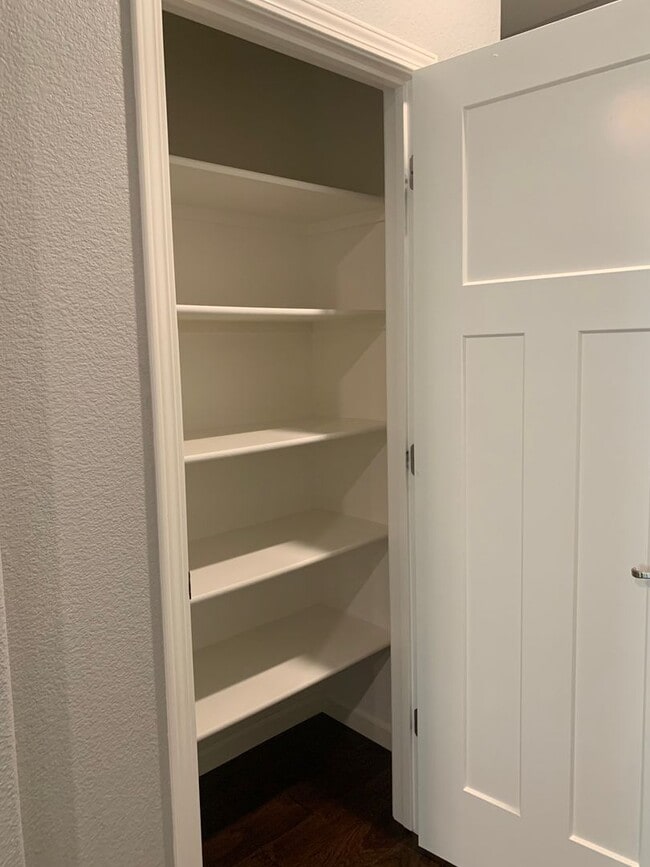 Building Photo - Designer Inspired 4x3 Stunning Home with Bonus Room and 2 Car Garage!