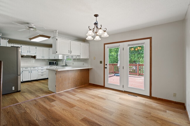 Building Photo - 1305 Jake Ln