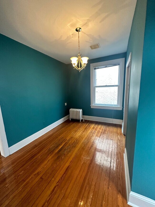 Building Photo - 809-809-809-802 King St