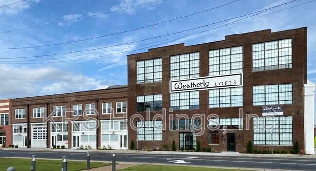 Building Photo - 225 N Water St