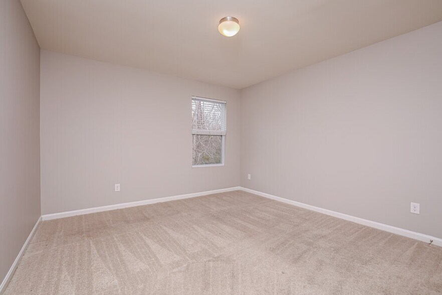 Building Photo - 559 Green Willow Cir