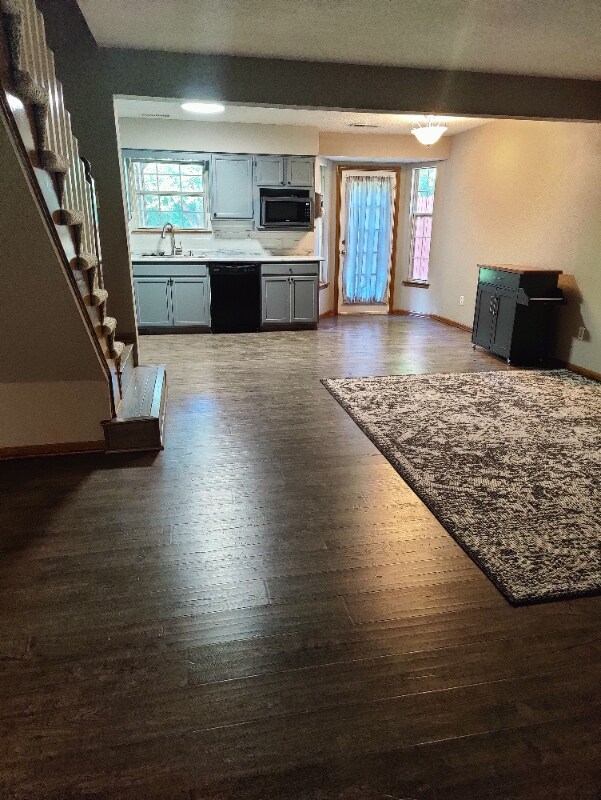 Building Photo - 1354 NW Jefferson Ct