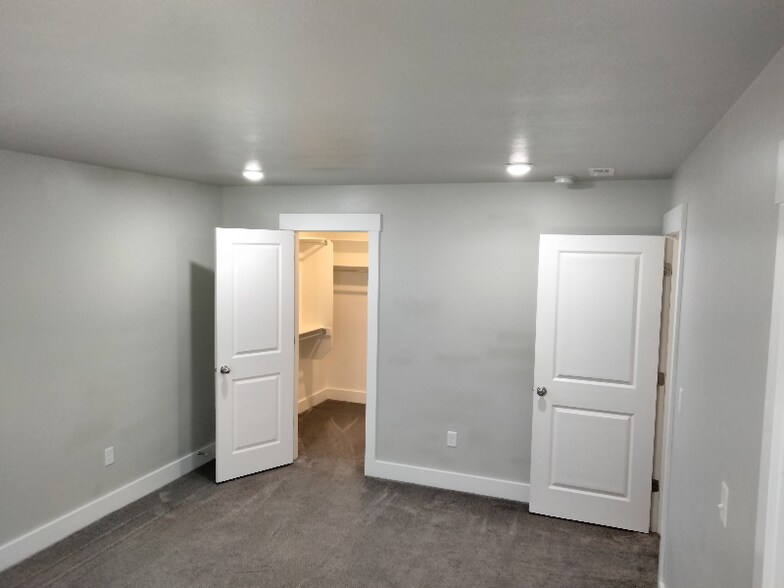 Building Photo - 1809 N 400 W
