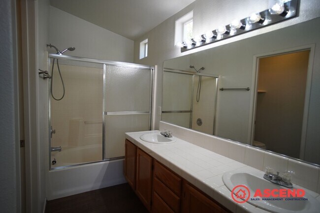 Building Photo - Charming 3-Bedroom Home in the Akers & Berkshire Area!