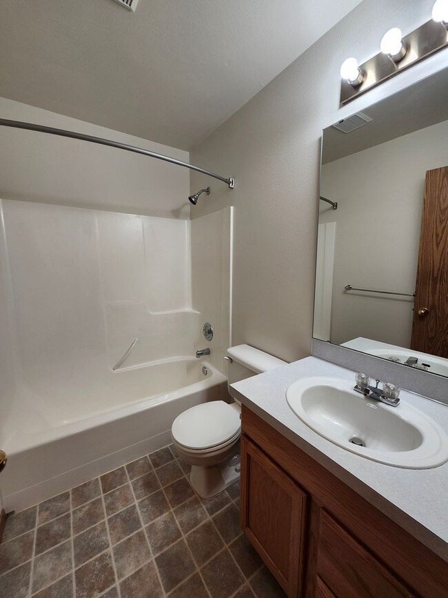 Building Photo - Beautiful Pasco Home w/Peaceful Backyard