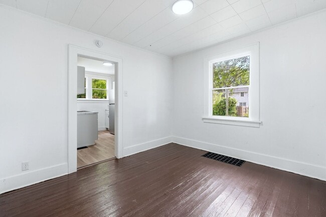 Building Photo - 3 BR - Classic Charm Meets Modern Living