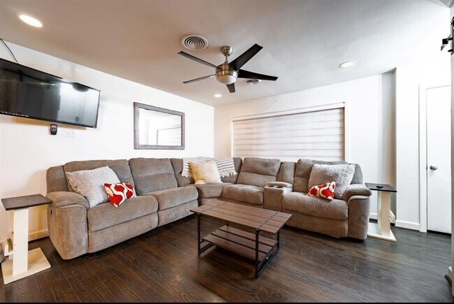 Building Photo - 10305 Bassoon Dr