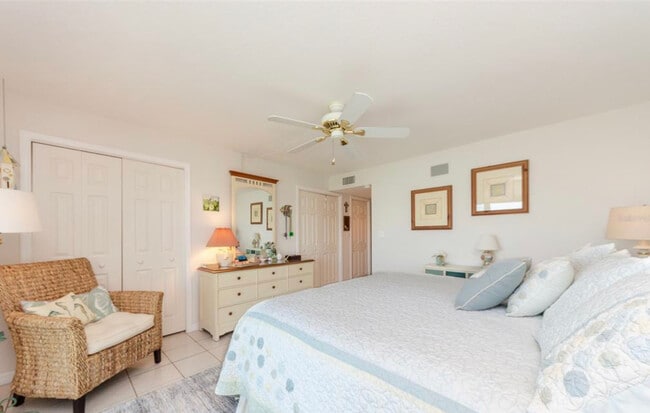 Building Photo - 868 Bayway Blvd