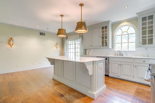 Building Photo - Prime Location- Classic 1936- 3 Bed, 3.5 Bath, Seconds from River Crest Country Club- 76107