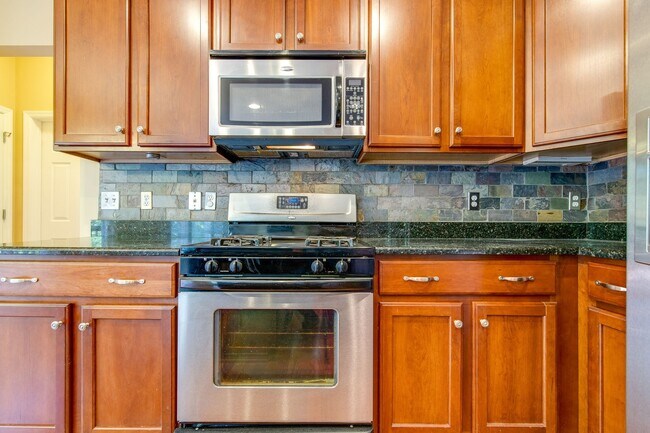 Building Photo - AVAILABLE NOW. 4 Bedroom 3 Bath. Over 3,000 square feet at  Providence Place.  Close to everythin...