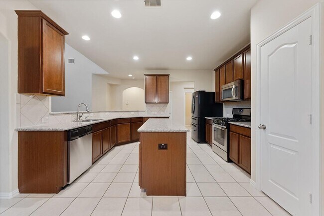 Building Photo - 26116 Chivalry Ct