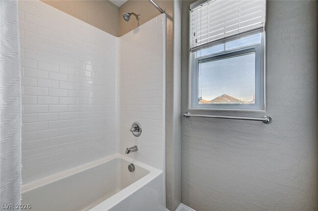 Building Photo - 372 Silva Pl