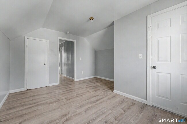 Building Photo - 23 Beacon St