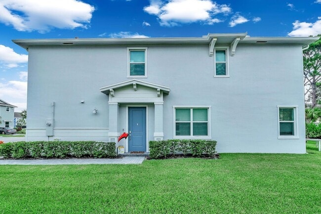 Building Photo - 235 SE Woodbark St