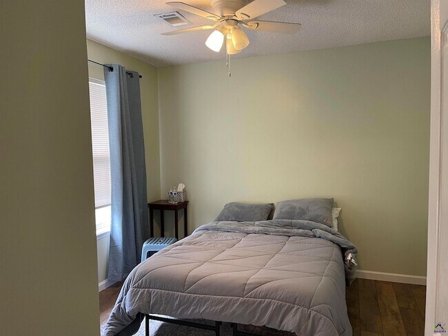 Building Photo - 103 Darin Dr