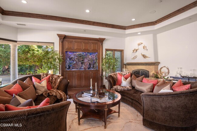 Building Photo - 4358 Cresthaven Dr