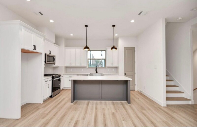 Building Photo - 2335 Eagle St