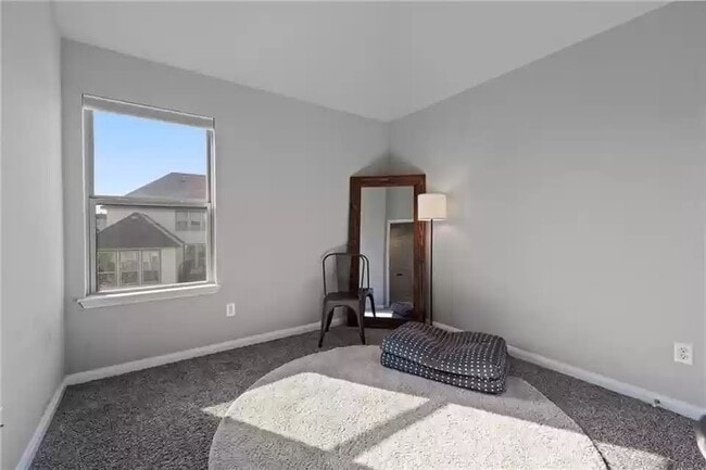 Building Photo - 10712 Fallbrook Rd
