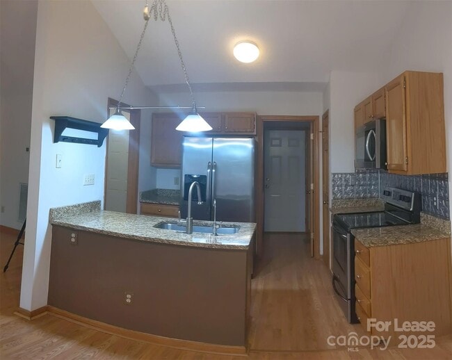 Building Photo - 3704 Wilshire Ln