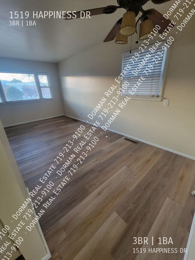 Building Photo - 1519 Happiness Dr