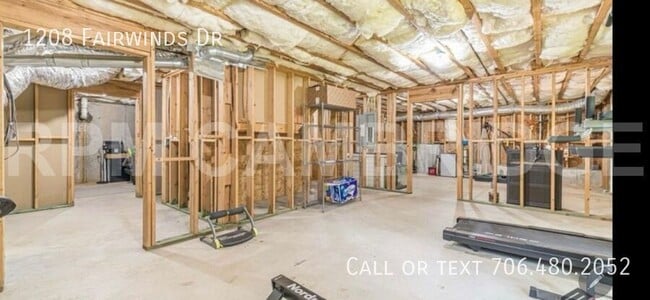 Building Photo - 1208 Fairwinds Dr