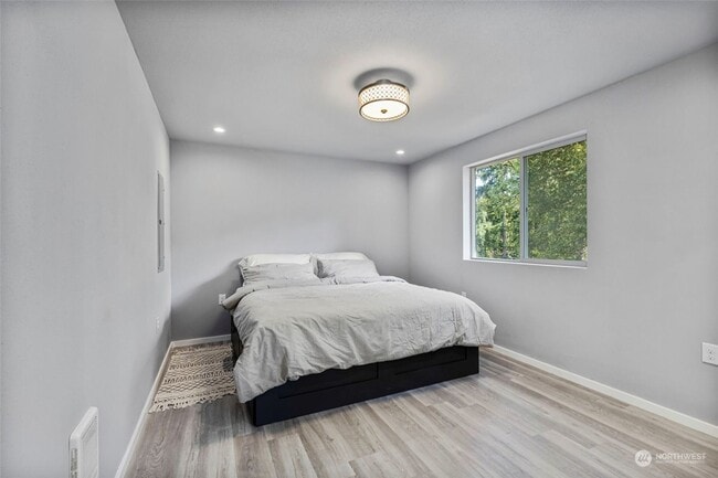 Building Photo - Open Concept 2BR 1 BA Bremerton Rambler