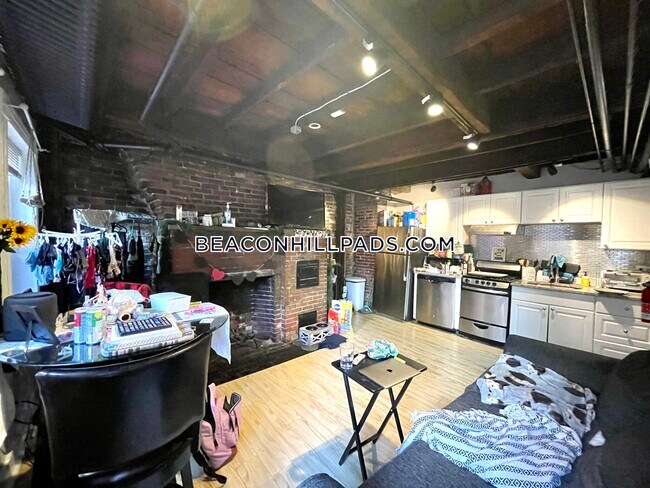 Primary Photo - 74 Revere St