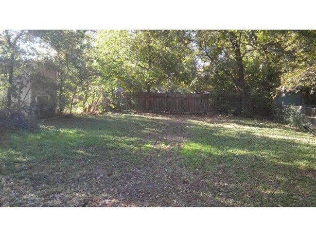 Building Photo - 1509 Holly St