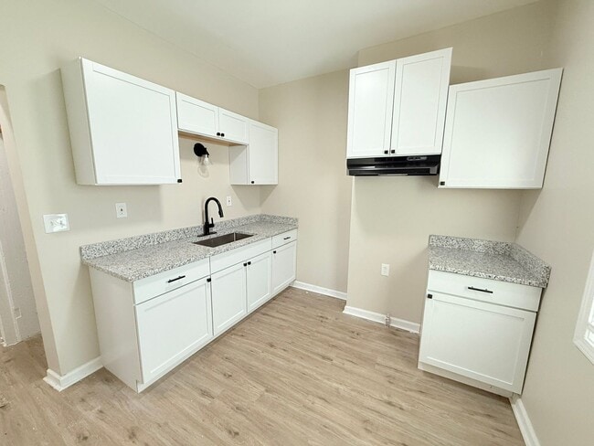 Building Photo - Fully Renovated 3-Bedroom Home – Move-In Ready for You!