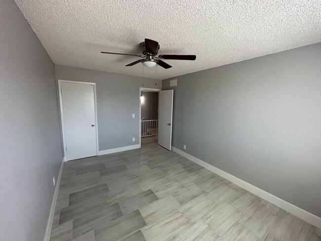 Building Photo - Cozy 2 bd, 1.5 bath condo with open floor plan.