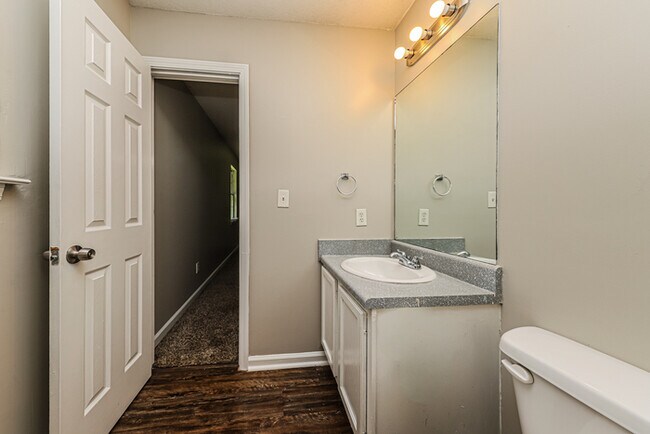 Building Photo - Fantastic 3bd/2ba home! Let yourself in!