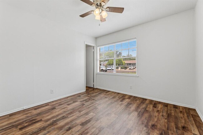 Building Photo - 6601 Stonleigh Pl