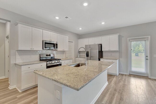 Building Photo - Summers Corner Home