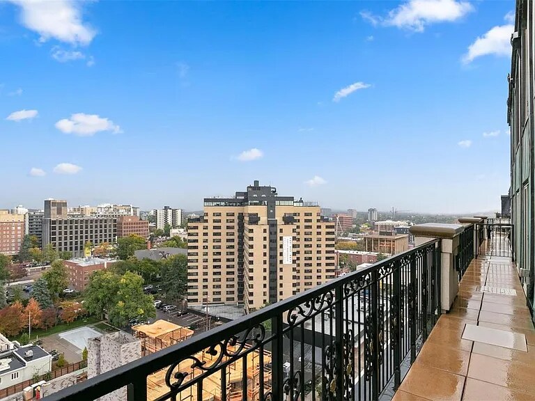 Building Photo - 975 Lincoln St