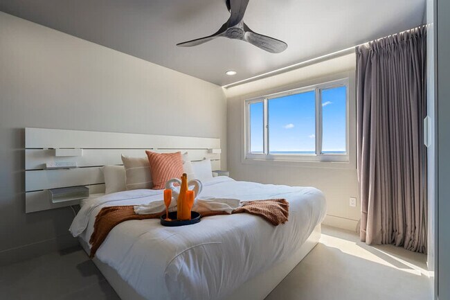 Building Photo - 8743 Thomas Dr