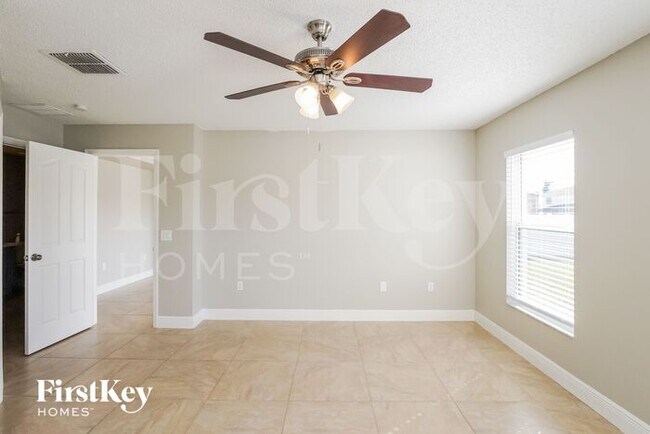 Building Photo - 2885 Paynes Prairie Cir