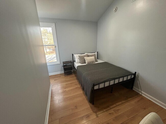 Building Photo - 900 Newcombe Rd