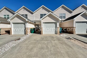 Building Photo - AVAILABLE NOW - Fort Walton Beach townhome!
