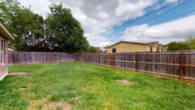 Building Photo - PRICE IMPROVEMENT!!! NOW ONLY $1,350!!!!