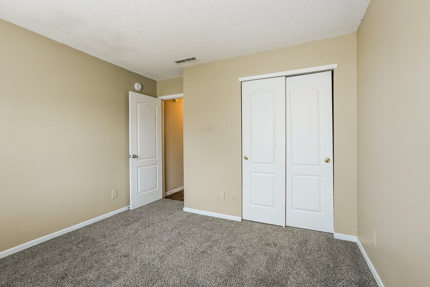 Building Photo - 8607 Bluff Point Dr