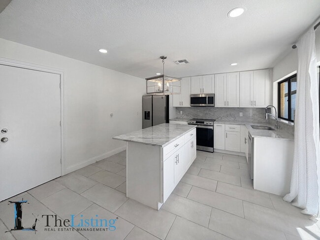 Building Photo - 8183 Terraza Ct